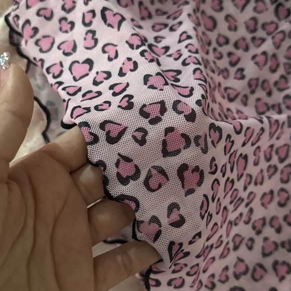 Black & Pink Leopard Lace-Trim crop - Picture 5 of 5